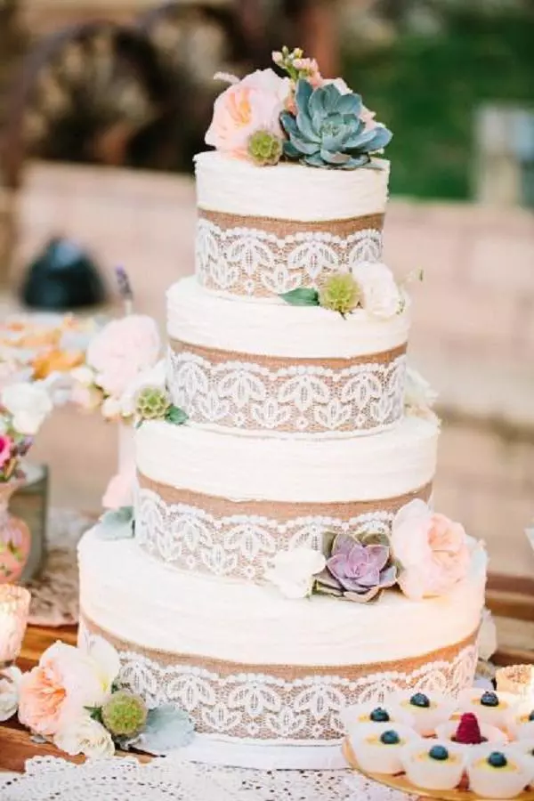 Inspiring rustic wedding cakes with burlap