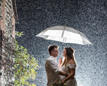 10 Rainy Wedding Photo Ideas You Can’t Resist Clicking On